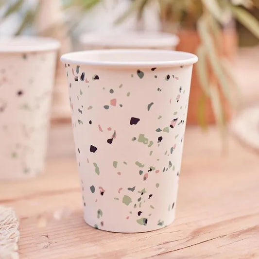 Pappbecher mit Terrazzo-Print - 8er Pack